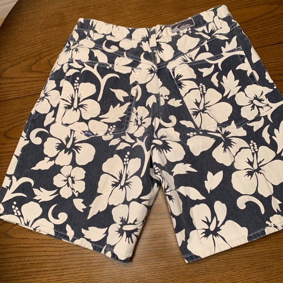 Floral surf 🏄♂️ shorts sure to be a hit! - Picture 6 of 8